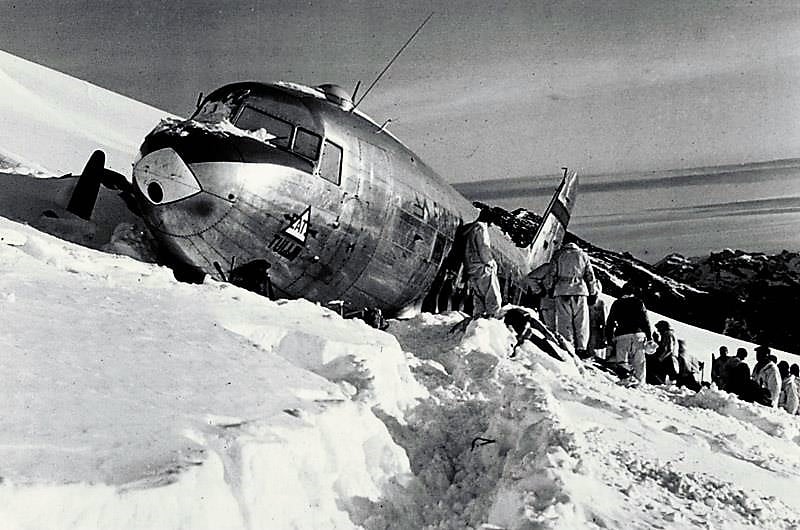 Melting Swiss Glacier releases debris of 1946 crashed USAAF C-53